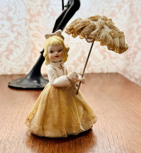 Vintage 1950s girl figurine - 1950s, w/