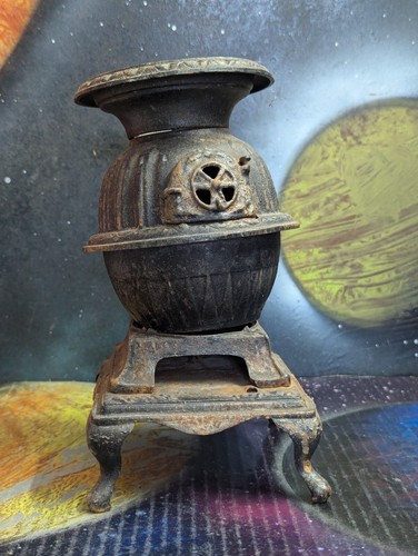 Vintage cast iron pot - cast, belly