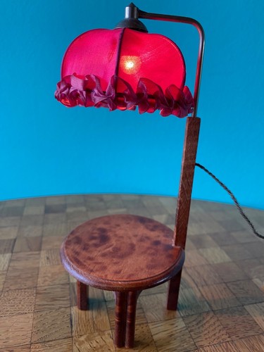 Old floor lamp lamp function