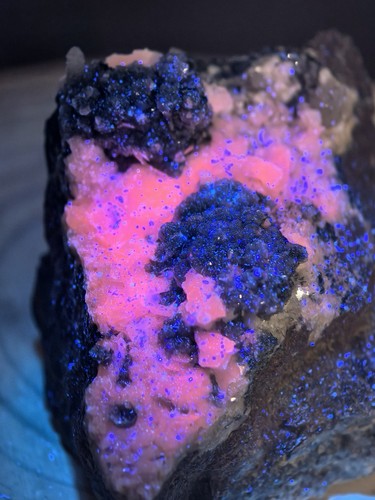 Fluorescent calcite with - fluorescent,