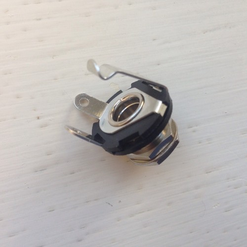 Guitar mono output - guitar, socket