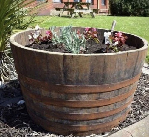 Half whisky barrel - half,