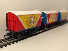 Hornby R9094 OO Circus Van