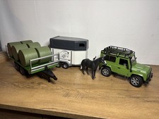 BRUDER Land Rover Defender Lot - Horse Box with horse, Trailer with 6 hay bales