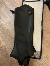 Ariat Chorus Half Chap Black 18.5" (47cm) Height, 15" (39cm) Calf, Size M