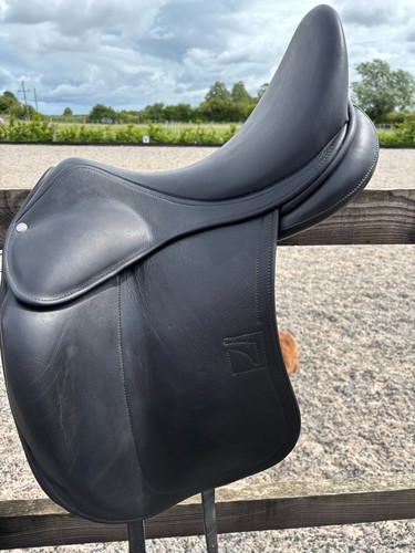 Childeric wide dressage - wide, saddle