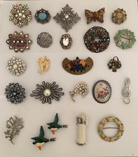 Collection of Mixed  Vintage and Modern Costume Jewellery Brooches