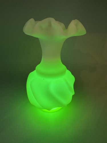 Vintage uranium fenton ruffled - vintage,