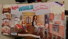 Bratz World House Boxed 50 out of 51 Accessories Rare to  VGC