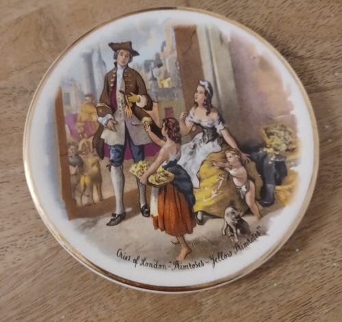 Vintage cries london yellow - of,