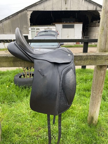 Barnsby dressage saddle - barnsby,