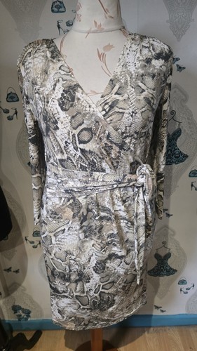 Pretty brown snakeskin print - pretty,