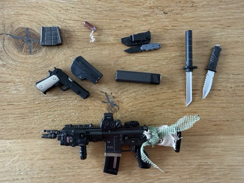 Hot toys weapons 3rd part - /,