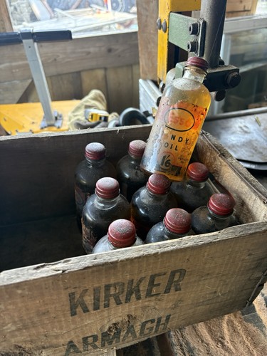 Vintage esso hand oil - hand,