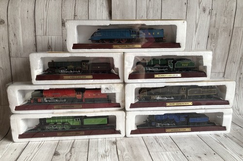 Boxed model locos flying - ho,