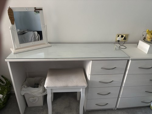White dressing table - white,