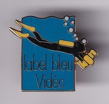 RARE PINS PIN'S .. WATER SPORT