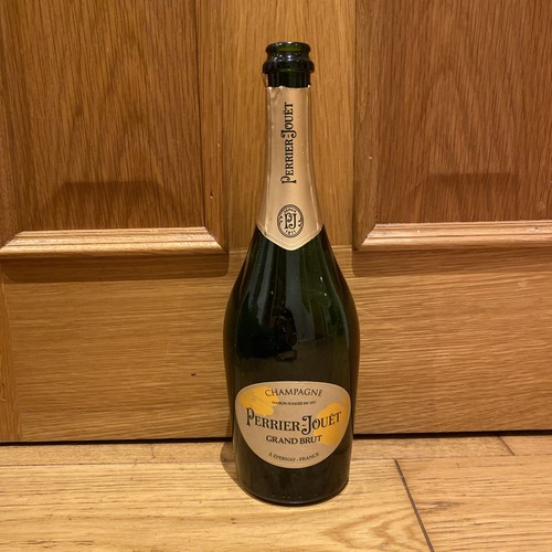 Empty perrier jouet - ‘perrier, jouet’