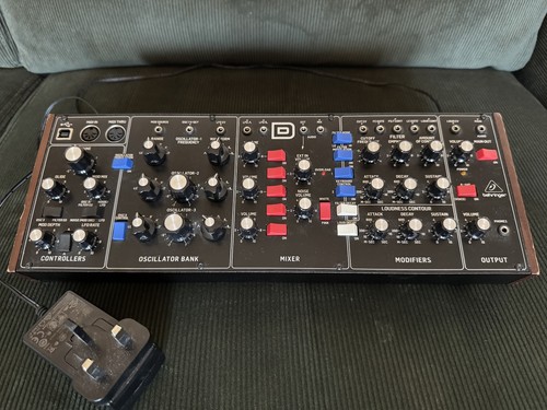 Behringer model analogue - behringer, d