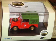CHRISTMAS 2010 LAND ROVER  -  1:43 scale - OXFORD COMMERCIALS