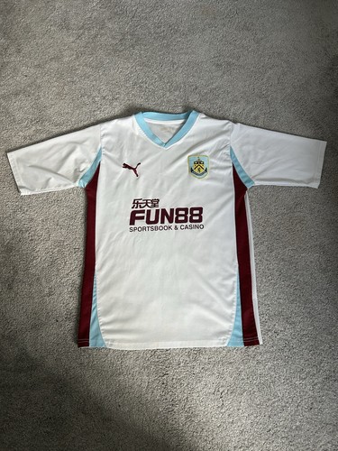 Burnley 2010 away - fc,