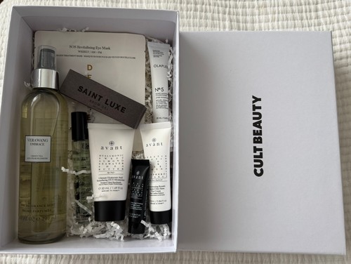 Cult beauty box plus 8 - (white),