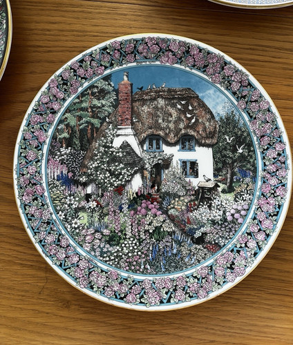 Royal worcester cottage - royal,