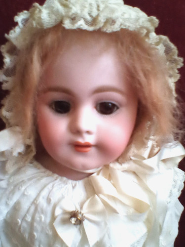 Antique bisque simon - ,