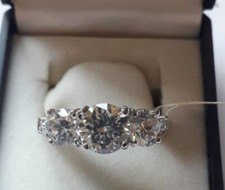Silver effect ring with 3