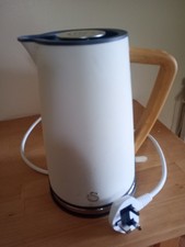 Swan SK14610WHTN Limescale Filter 3000W Nordic Kettle - White