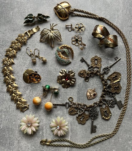 Vintage jewelry lot goldtone - vintage,