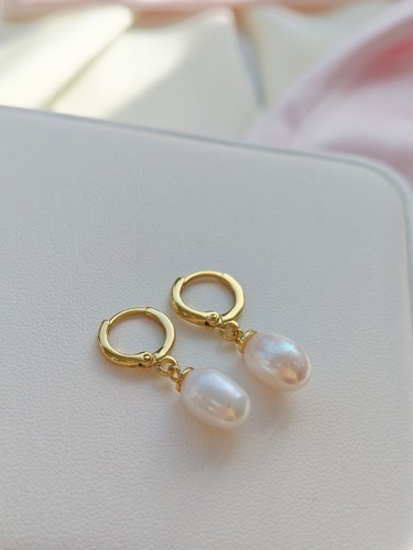 Gold tone real pearl drop - real,
