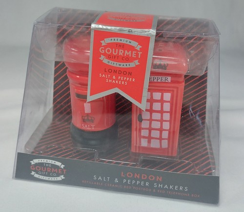 London red telephone box - red,