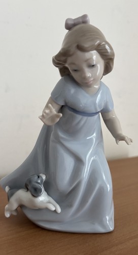Nao lladro dog does - nao,
