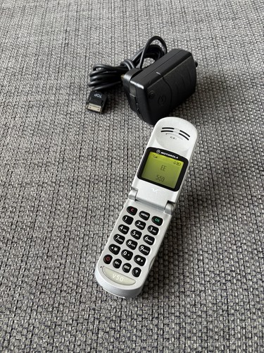 Motorola v50 silver - silver, flip