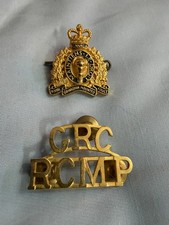 Royal Canadian Mounted Police GRC Gold Crest Pin Badge & Shoulder Title Badge