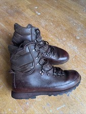 Altberg defender boots size 9M    #R1