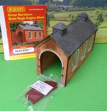Hornby Skaledale R9637 Great Northern Skale Regis Engine Shed OO (cs9)