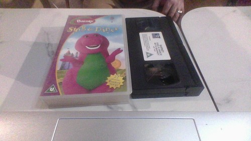 Barney sing and dance - barney's, uk