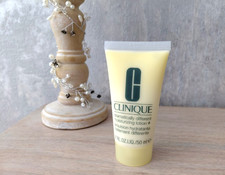 CLINIQUE Dramatically
