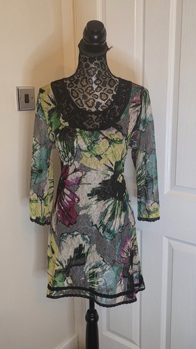 Per una floral mesh - una,