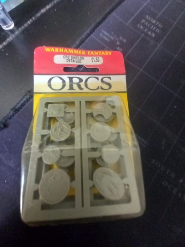 Warhammer fantasy orc shields - warhammer,