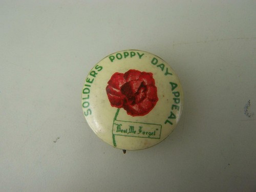 1935 pin back - badge, soldiers