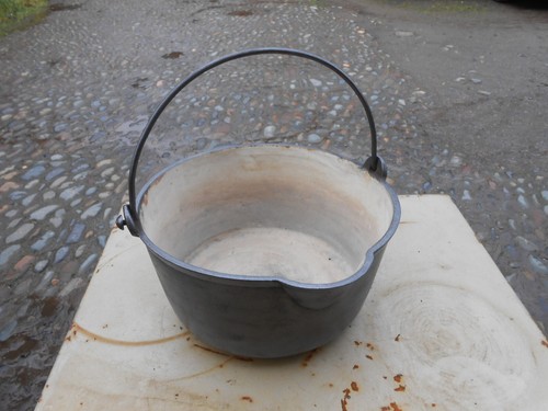 Antique cast iron pot - cast,
