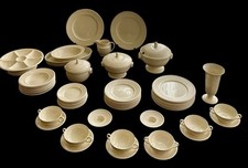WEDGEWOOD QUEENSWARE EDME 59 PIECE DINNER SERVICE FOR EIGHT