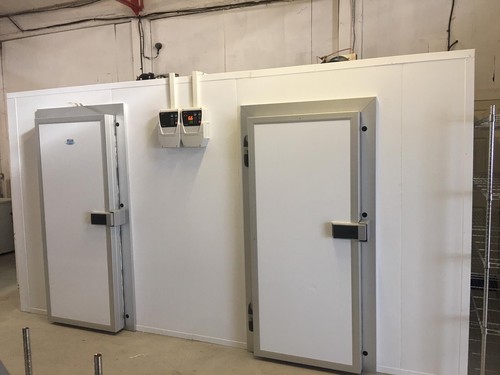 Walk commercial freezer - in,