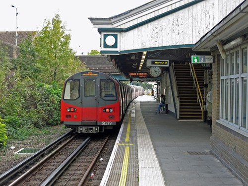 Photo 6x4 colindale - photo, tube