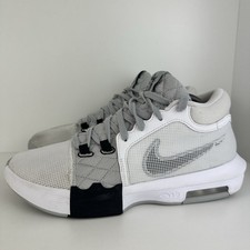 Nike Lebron Witness 8 Mens Size US 10 Mid White Light Smoke Grey Shoes Sneakers