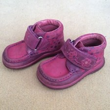 Clarks - Raspberry Pink Leather - Girls shoes - Size 5.5 -