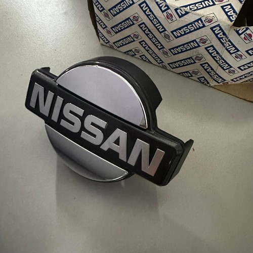 Genuine nissan front - front, grille